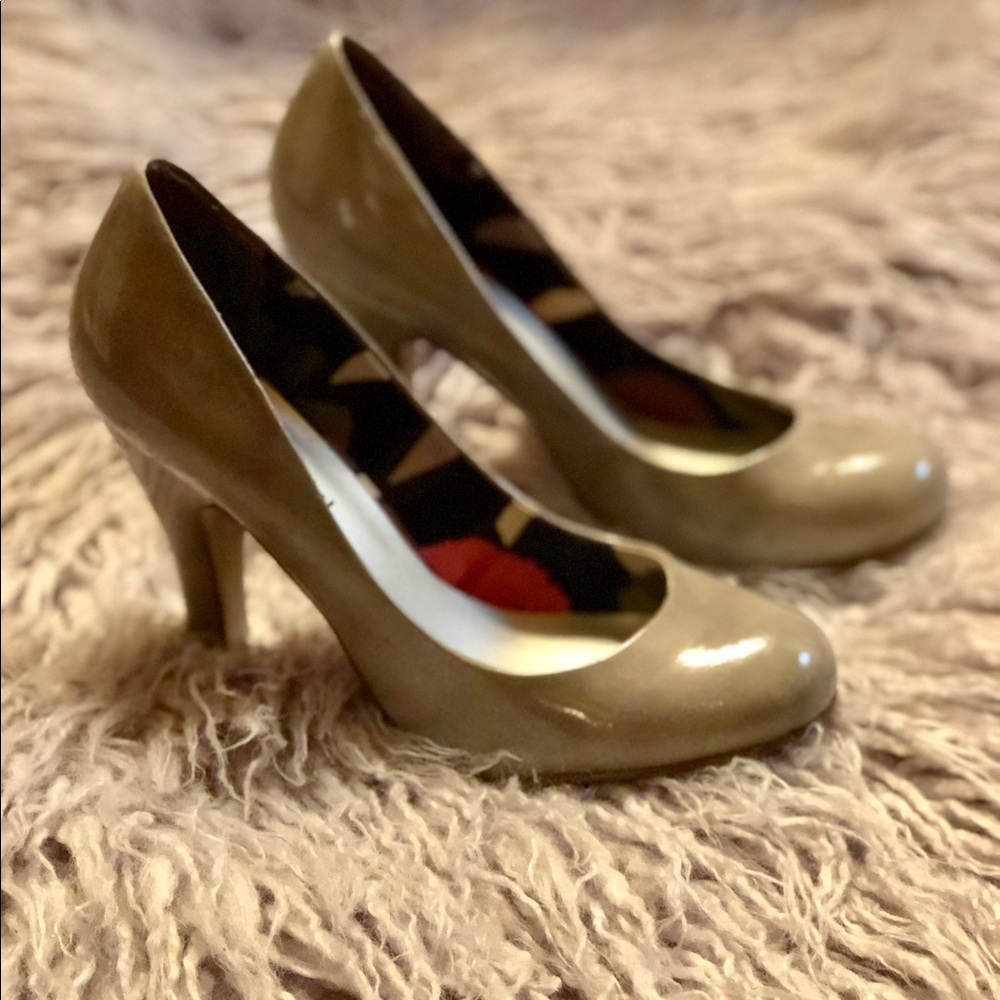 GUC Madden Girl Grey Heels